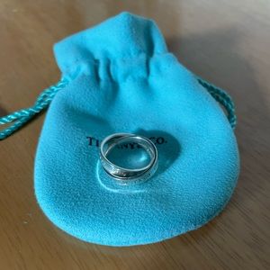 Tiffany & co : Tiffany 1837 interlocking circles ring in silver